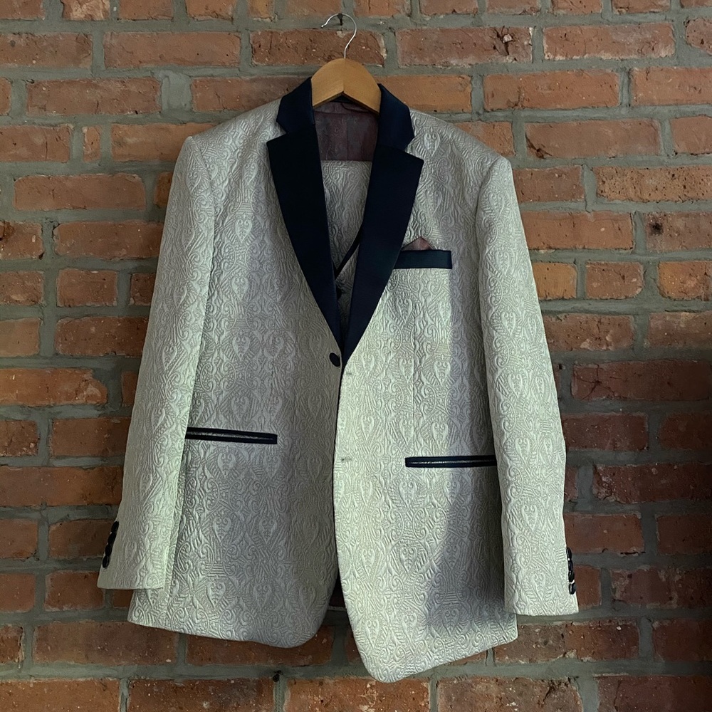 Custom men’s handmade suit from India